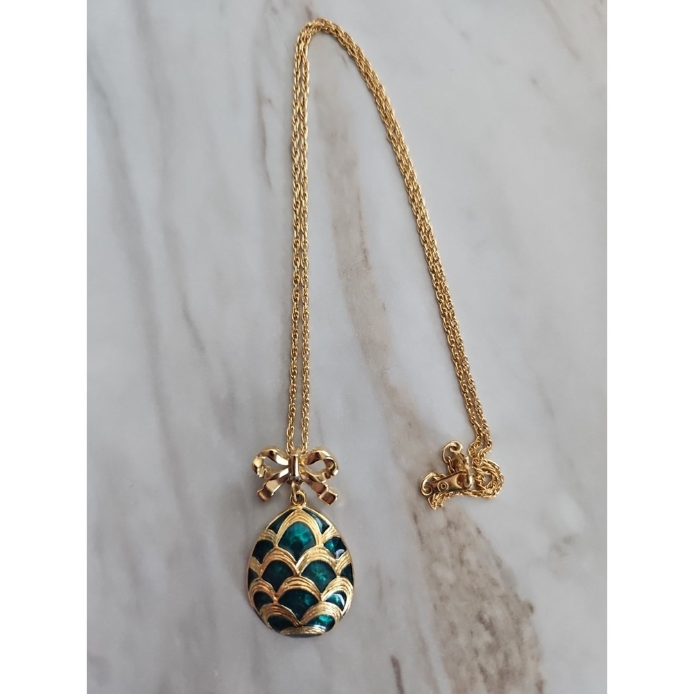Avon Vintage 1988 Enamel Easter Egg Pendant with Bow Green Gold Tone Signed